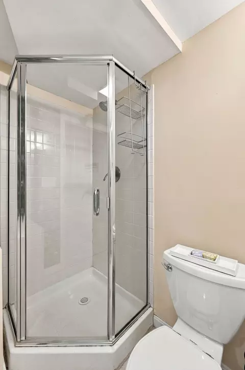 Bath - 18 Forest St, Wakefield, MA 01880 photo 5 of 5