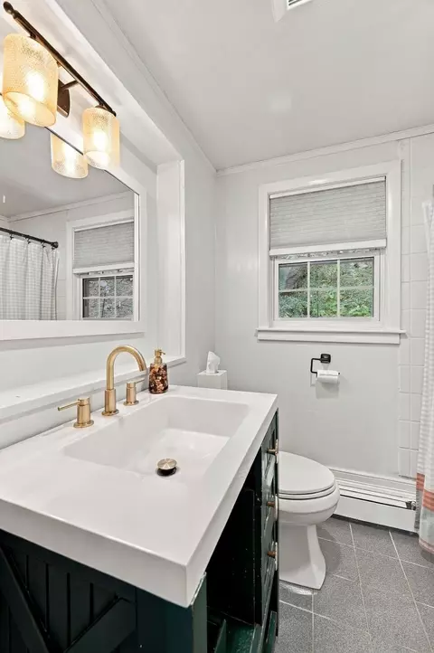 Bath - 18 Forest St, Wakefield, MA 01880 photo 1 of 5
