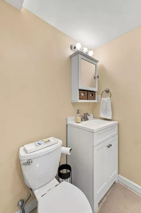 Bath - 18 Forest St, Wakefield, MA 01880 photo 4 of 5
