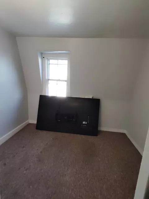 Bedroom - 24 Bay St, Springfield, MA 01109 photo 5 of 7