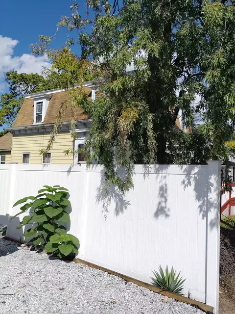 Exterior - 24 Bay St, Springfield, MA 01109 photo 2 of 2