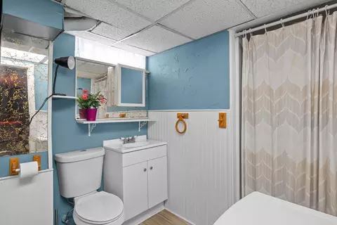 Bath - 26 Crowningshield Rd, Worcester, MA 01604 photo 3 of 3