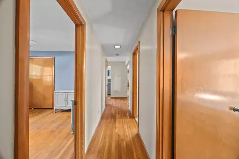 Entry Way - 26 Crowningshield Rd, Worcester, MA 01604 photo 2 of 3