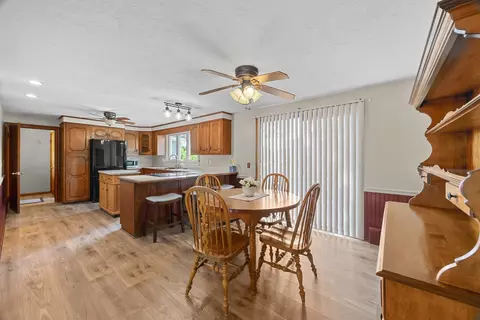 Dining - 26 Crowningshield Rd, Worcester, MA 01604 photo 1 of 2