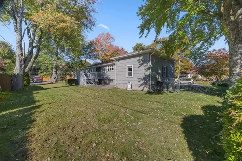 Exterior - 26 Crowningshield Rd, Worcester, MA 01604 photo 5 of 6