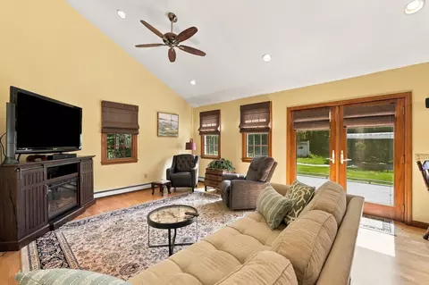 Living - 1379 Williams St, Dighton, MA 02715 photo 5 of 6