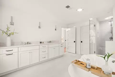 Bath - 39 Macarthur Rd, Wellesley, MA 02482 photo 3 of 8