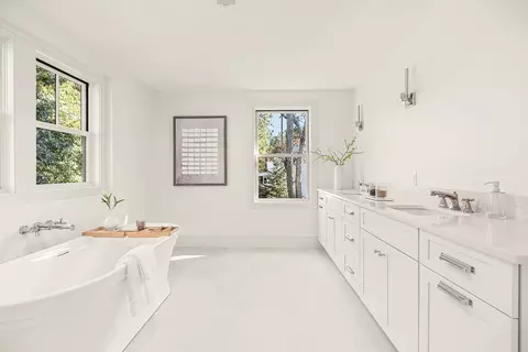 Bath - 39 Macarthur Rd, Wellesley, MA 02482 photo 1 of 8