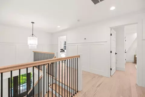 Entry Way - 39 Macarthur Rd, Wellesley, MA 02482 photo 5 of 6