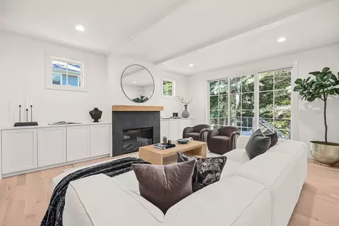 Living - 39 Macarthur Rd, Wellesley, MA 02482 photo 2 of 2