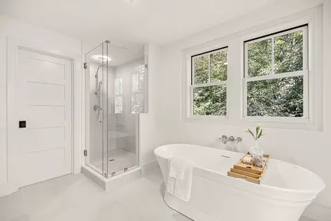 Bath - 39 Macarthur Rd, Wellesley, MA 02482 photo 2 of 8