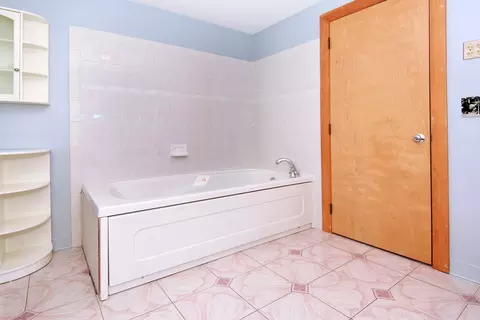 Bath - 14 Broad St, Danvers, MA 01923 photo 5 of 6