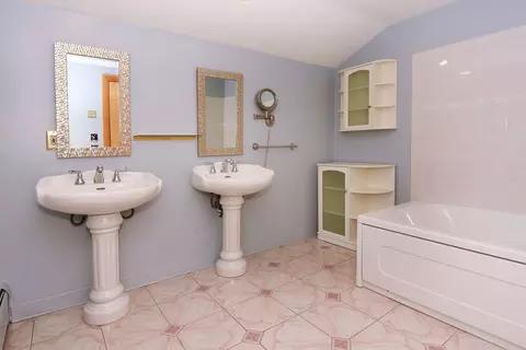 Bath - 14 Broad St, Danvers, MA 01923 photo 3 of 6