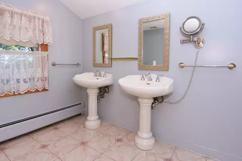 Bath - 14 Broad St, Danvers, MA 01923 photo 4 of 6