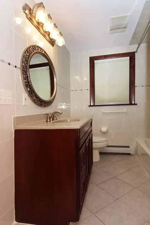 Bath - 14 Broad St, Danvers, MA 01923 photo 2 of 6