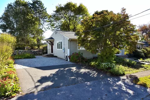 Exterior - 14 Broad St, Danvers, MA 01923 photo 3 of 7