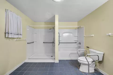 Bath - 26 Denton Cir, Springfield, MA 01104 photo 1 of 4