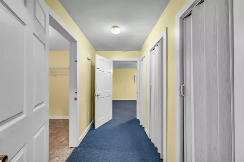 Entry Way - 26 Denton Cir, Springfield, MA 01104 photo 4 of 5