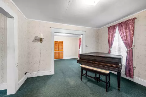 Living - 26 Denton Cir, Springfield, MA 01104 photo 2 of 3