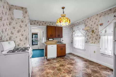 Kitchen - 26 Denton Cir, Springfield, MA 01104 photo 1 of 2
