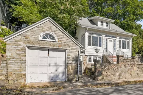 9 Glenway Ave, Peabody, MA 01960
