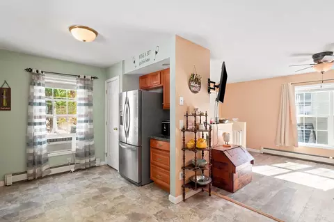 Entry Way - 21 Browns Brook Rd, Webster, MA 01570 photo 3 of 5