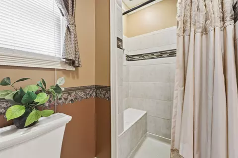 Bath - 66 Barrison St, Springfield, MA 01109 photo 3 of 4