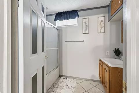 Bath - 66 Barrison St, Springfield, MA 01109 photo 4 of 4
