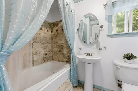 Bath - 66 Barrison St, Springfield, MA 01109 photo 1 of 4