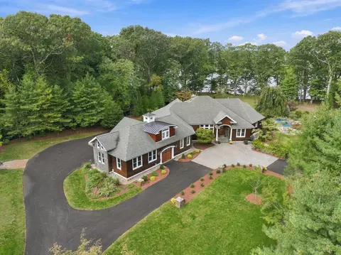 46 Pojac Point Rd, North Kingstown, RI 02852