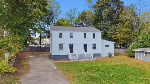 27 Lynn St #A, Peabody, MA 01960