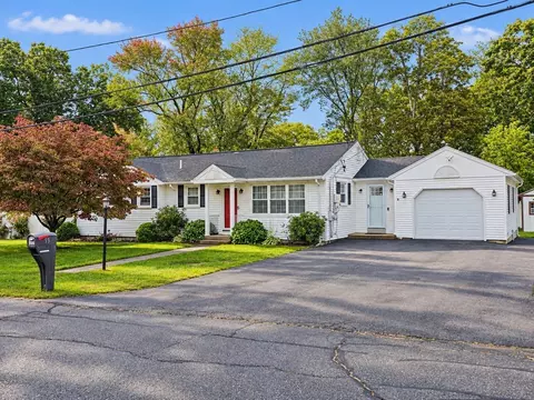 93 Oakland Ave, Seekonk, MA 02771