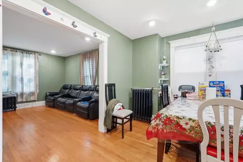Entry Way - 10 Wilber St, Springfield, MA 01104 photo 6 of 9
