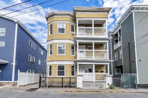 7 Champlain Ave # -9, Lawrence, MA 01841
