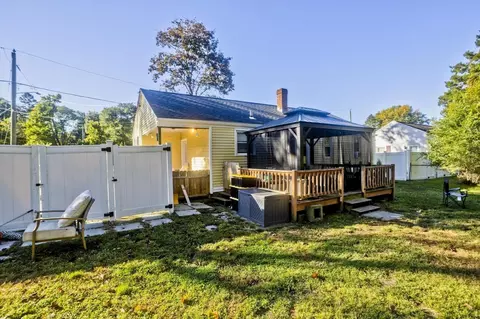 Exterior - 68 Gatewood Rd, Springfield, MA 01119 photo 6 of 9