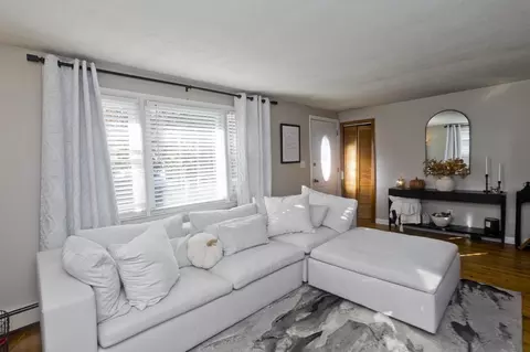 Living - 68 Gatewood Rd, Springfield, MA 01119 photo 1 of 2