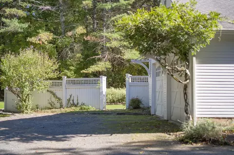 208 Dutton Rd, Sudbury, MA 01776