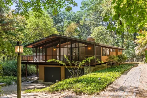 103 Puritan Ln, Sudbury, MA 01776