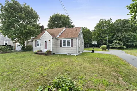 57 Main St, Lakeville, MA 02347