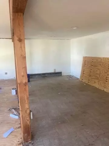 Living - 32 Chestnut St, Wareham, MA 02571 photo 2 of 3