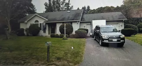 60 Applewood Ln, South Hadley, MA 01075