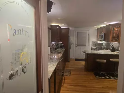 Entry Way - 39 Walnut St, Saugus, MA 01906 photo 3 of 8