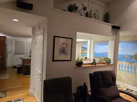 Entry Way - 39 Walnut St, Saugus, MA 01906 photo 4 of 8