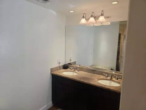 Bath - 39 Walnut St, Saugus, MA 01906 photo 4 of 5