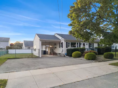 45 Pineridge St, New Bedford, MA 02740