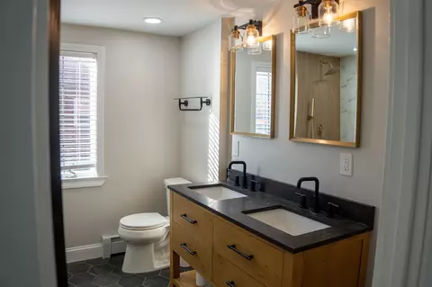 Bath - 56 Princess Rd, Springfield, MA 01129 photo 4 of 6
