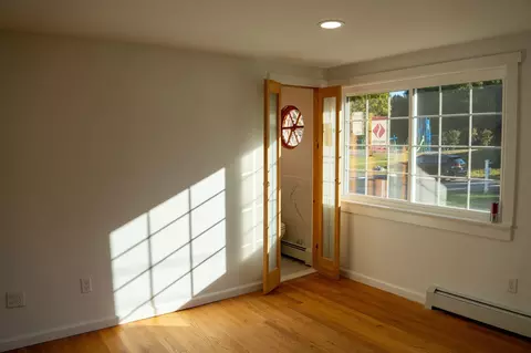 Living - 56 Princess Rd, Springfield, MA 01129 photo 5 of 6