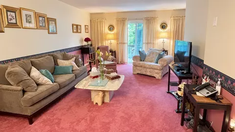 Living - 8 Castlegate Dr #8, Springfield, MA 01129 photo 2 of 2