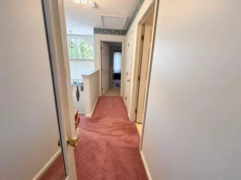 Entry Way - 8 Castlegate Dr #8, Springfield, MA 01129 photo 4 of 5