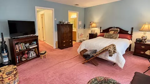 Bedroom - 8 Castlegate Dr #8, Springfield, MA 01129 photo 2 of 4